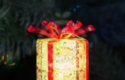 Фигура светодиодная на подставке «Новогодний подарок», RGB